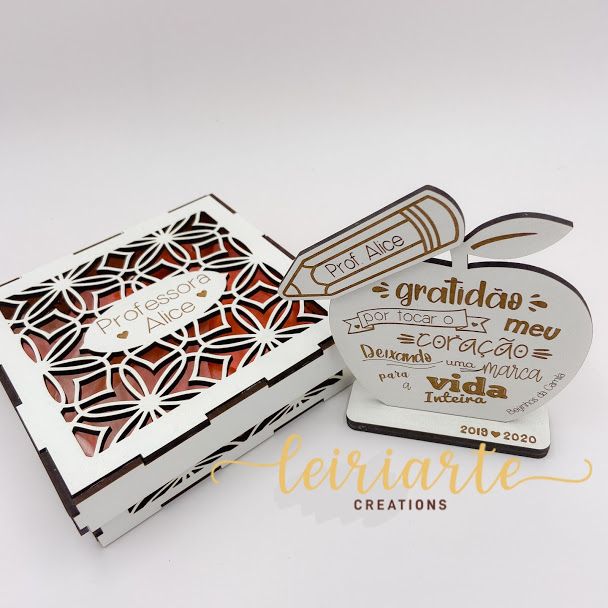 Conjunto Caixa e Mini Troféu "Maça"