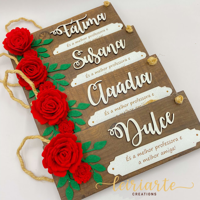 Placa Rústica Personalizada com Flores