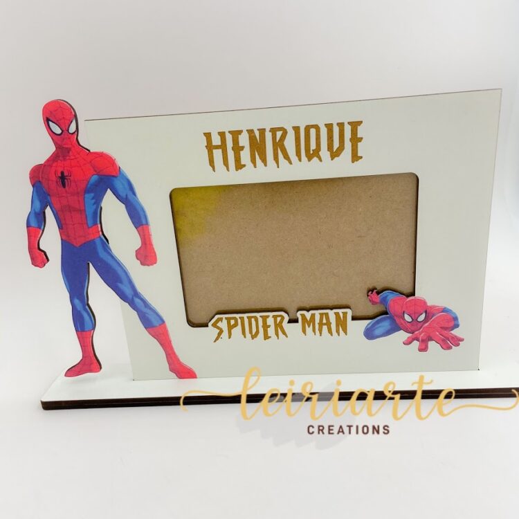 Moldura Colorida do "Homem Aranha"