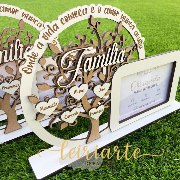 Moldura Personalizada "Família" com Árvore da Vida
